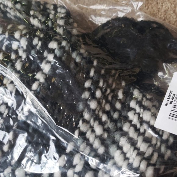 NWT $118 BCBG MAXAZRIA Two Tone Fringe Trim Ruana Sweater Poncho - Picture 4 of 4